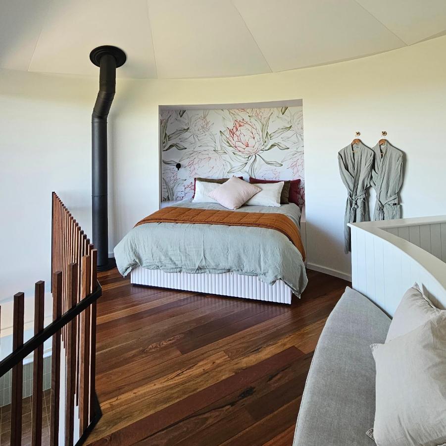 Zimmer mit Kingsize-Bett