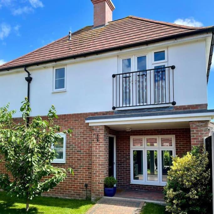 BOURNECOAST - DETACHED HOUSE with PARKING and GARDEN - HB7358 - B&B