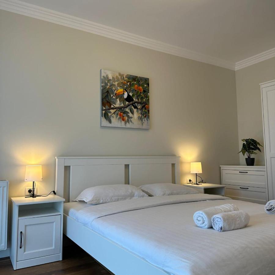 One-Bedroom Deluxe Apartment
