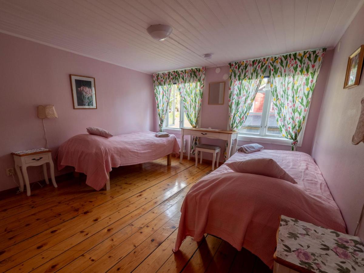 Twin Room with Shared Bathroom