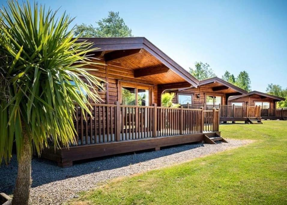 Heather Lodge with Hot Tub - B&B