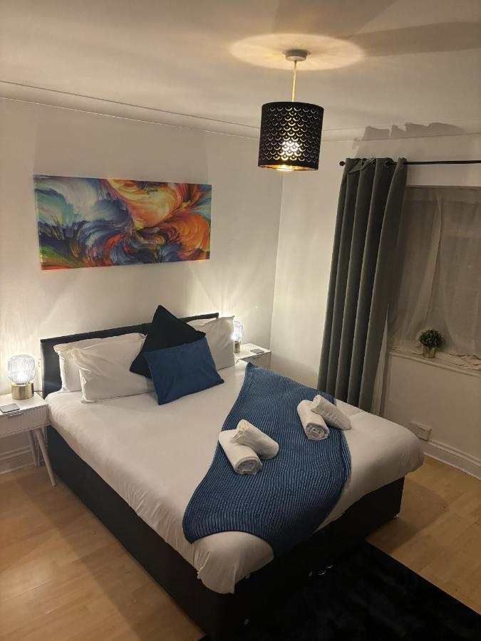 Deluxe Two-Bedroom Apartment with Garden View