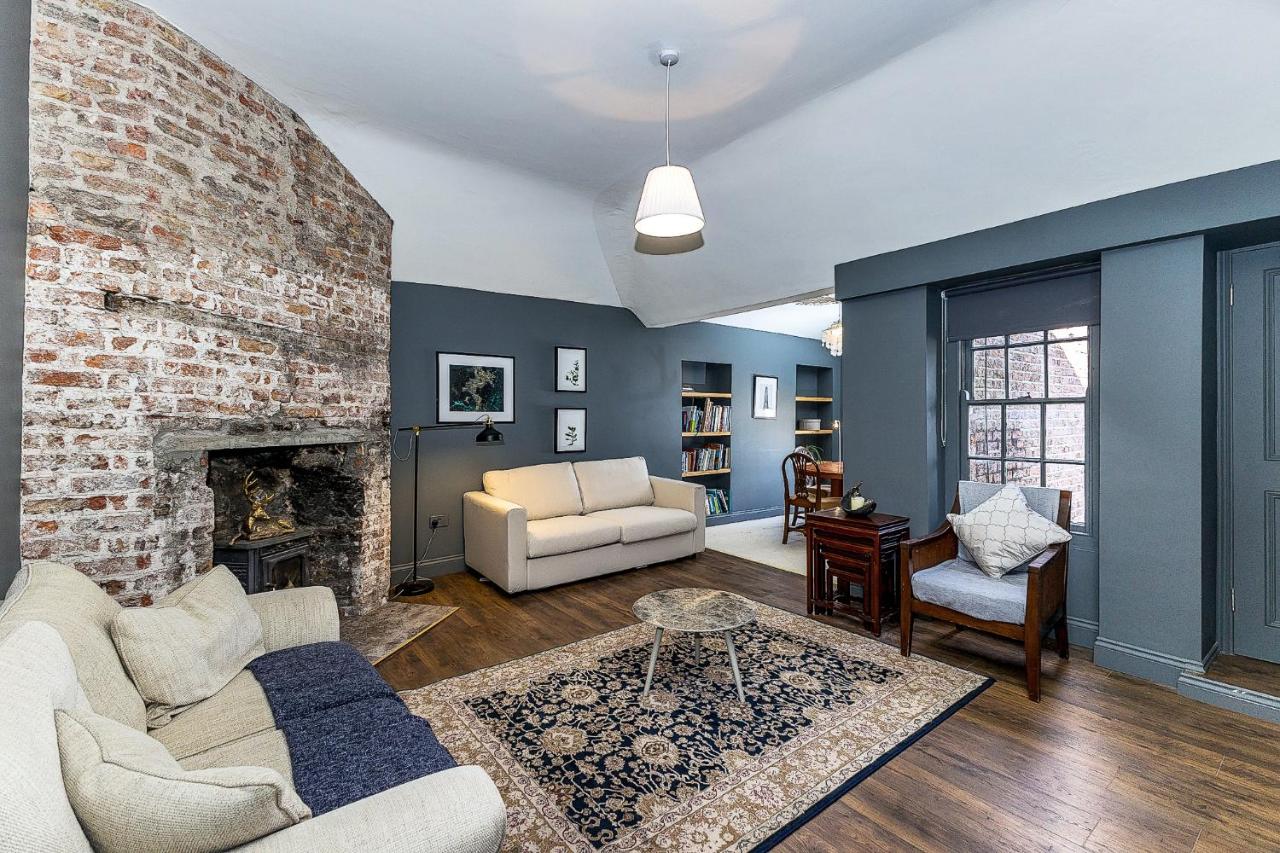 Ulster Apartment, 7 Henrietta Street, Dublin City Centre - B&B