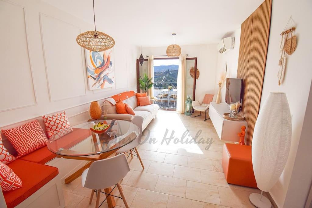 Piso Amaranta, Frigiliana Modern 2 bedroom, 2 bathroom Apartment with Air conditioning and Pool HansOnHoliday Rentals - Ferienwohnung