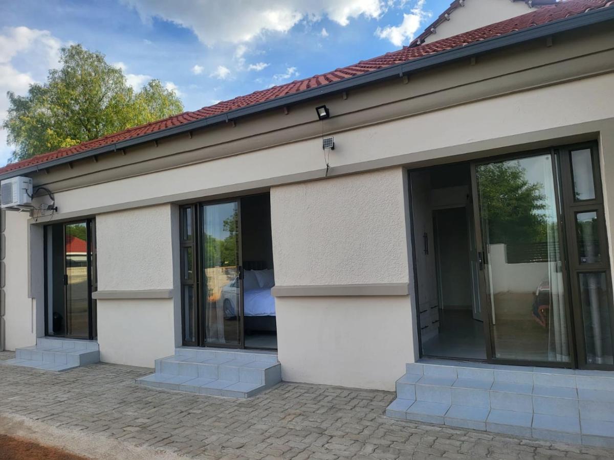 EMatolweni Guesthouse - B&B Kimberley