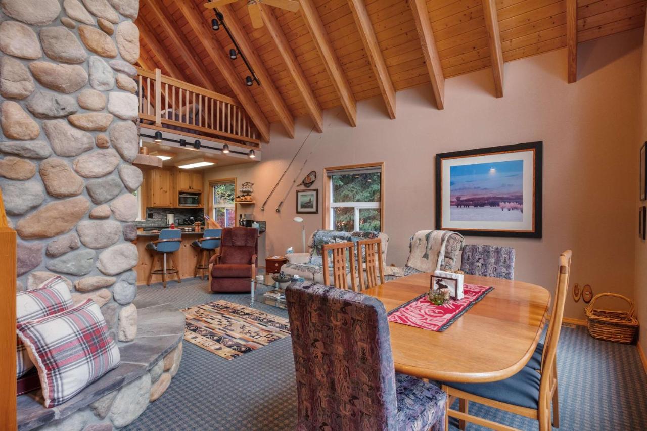 Ski Cabin 3br Hyak Fire Place 5 mins to Hill - B&B Snoqualmie Pass