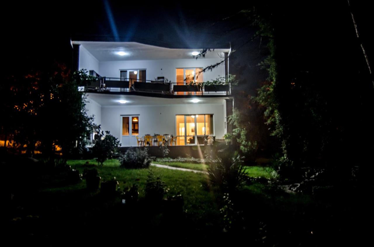 Neli & Zaal Guest House - B&B Telavi