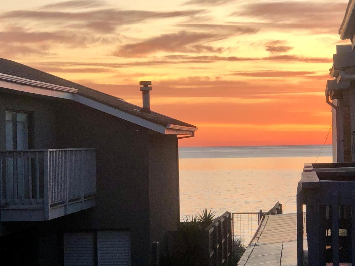 BEACH Living - “A bit of Mykonos near Mordialloc!” - Bed and Breakfast