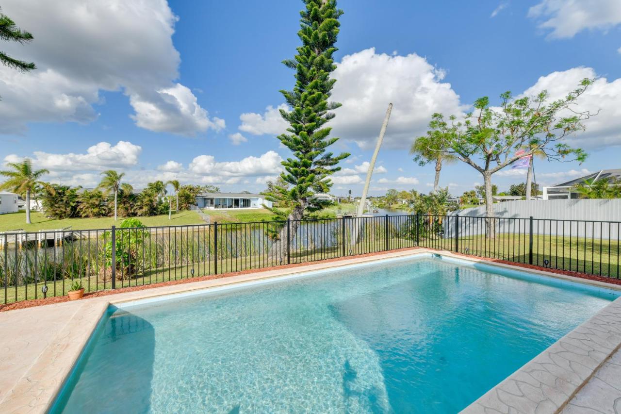 Family Friendly! Games! Waterfront North Port Home - B&B North Port