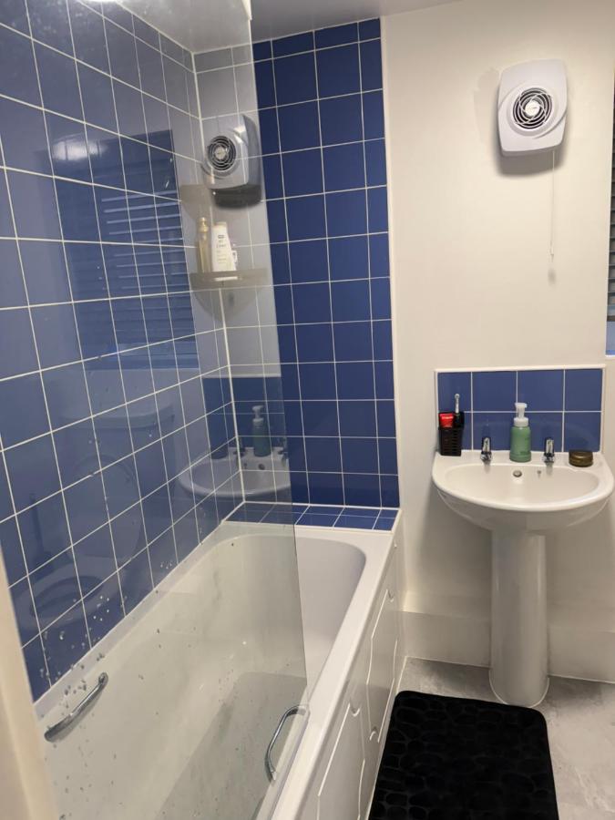 Wheel chair friendly, City centre, northern general, PS5, workstation - Chambres d’hôtes