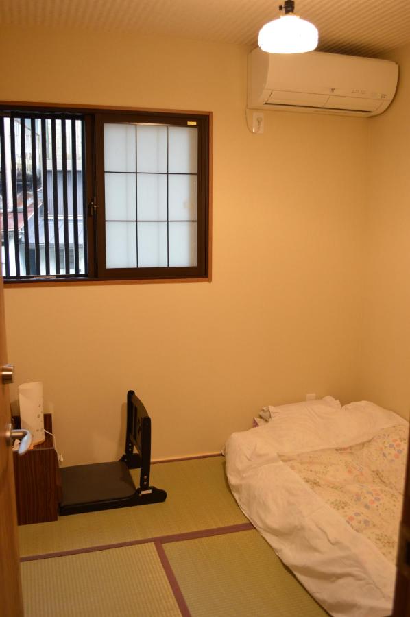 Economy Female Single Room with Shared Bathroom