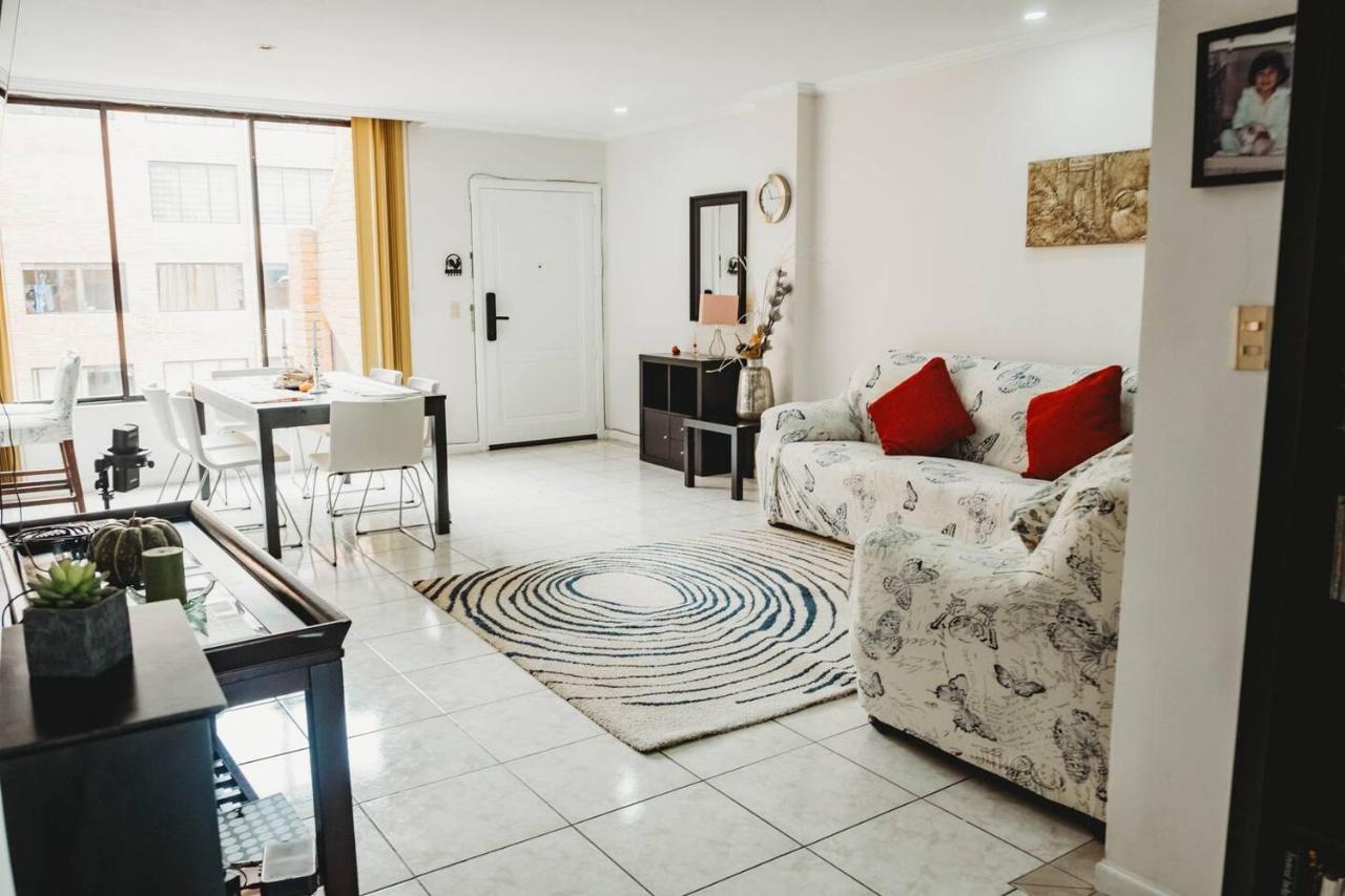 Top floor 3 bedroom apartment located 10min away from The Cathedral - B&B Cuenca