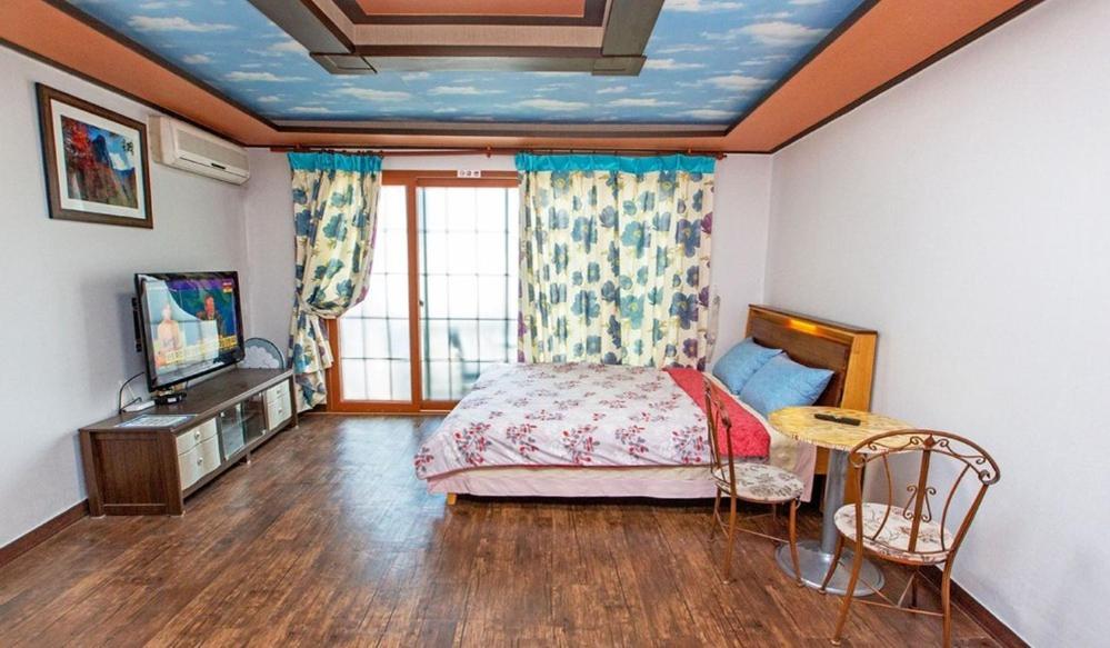 Quadruple Room 5