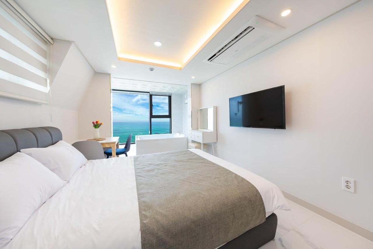 Double Room With Sea View 6