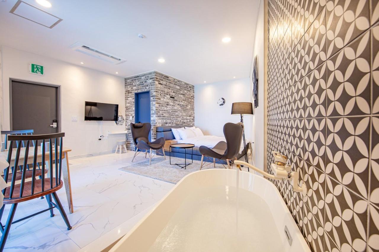 Double Room with Sea View 2