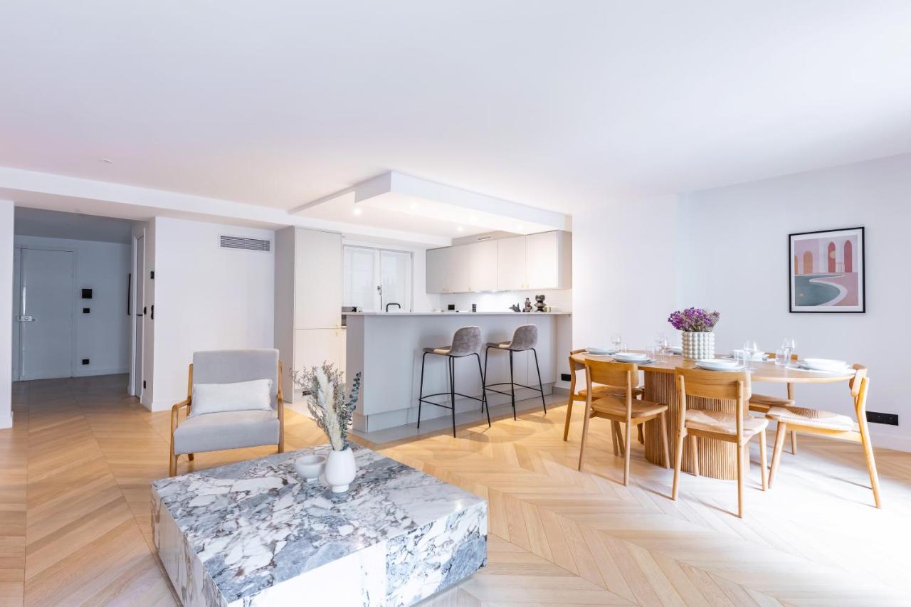 Brand New 3 Bedrooms Facing Madeleine St Honoré - Chambres d’hôtes Paris
