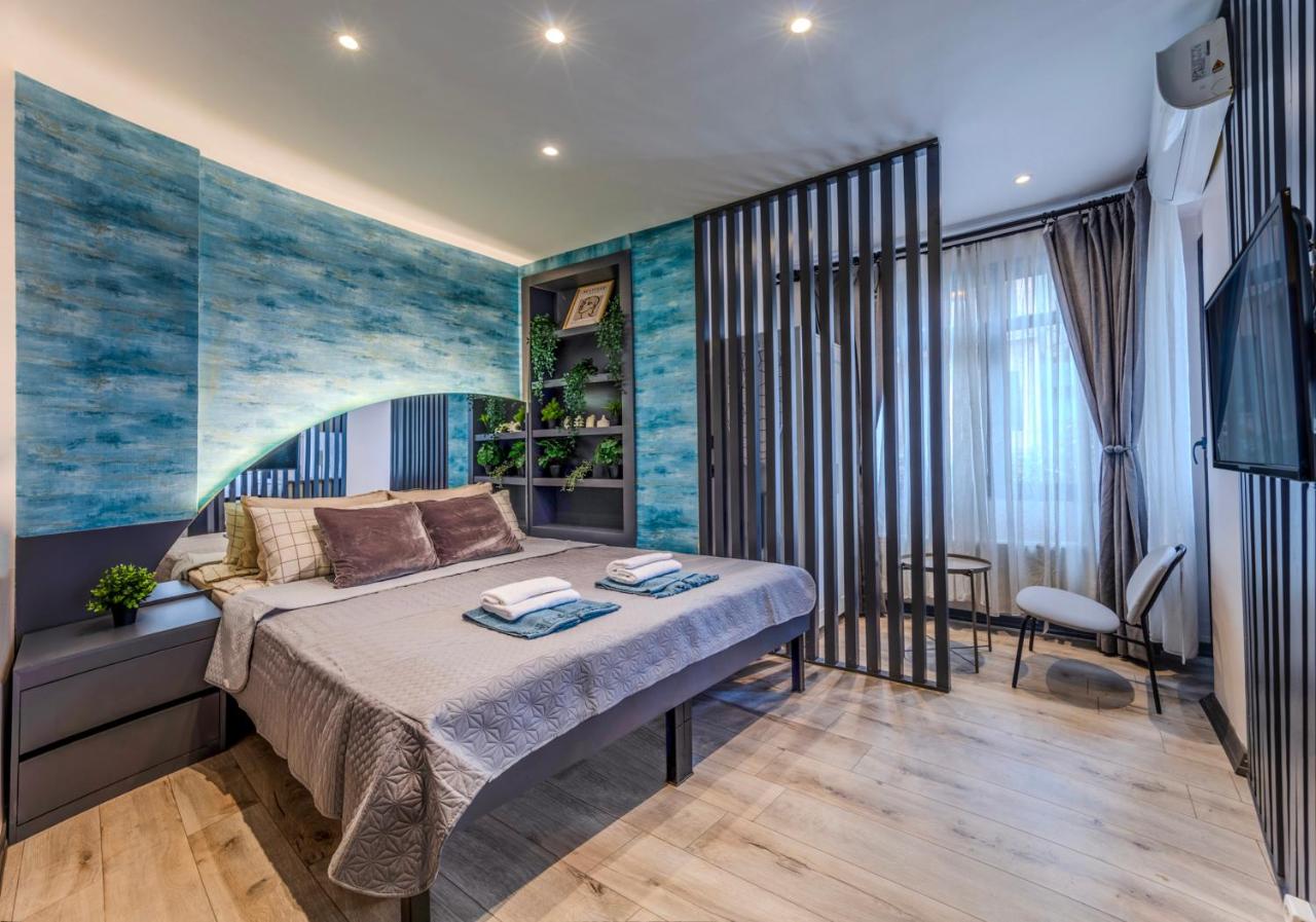 One-Bedroom Apartment with Balcony