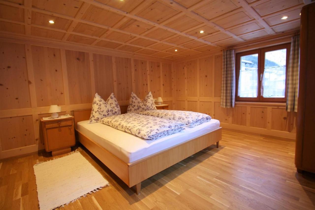 Two-Bedroom Apartment with Shower 