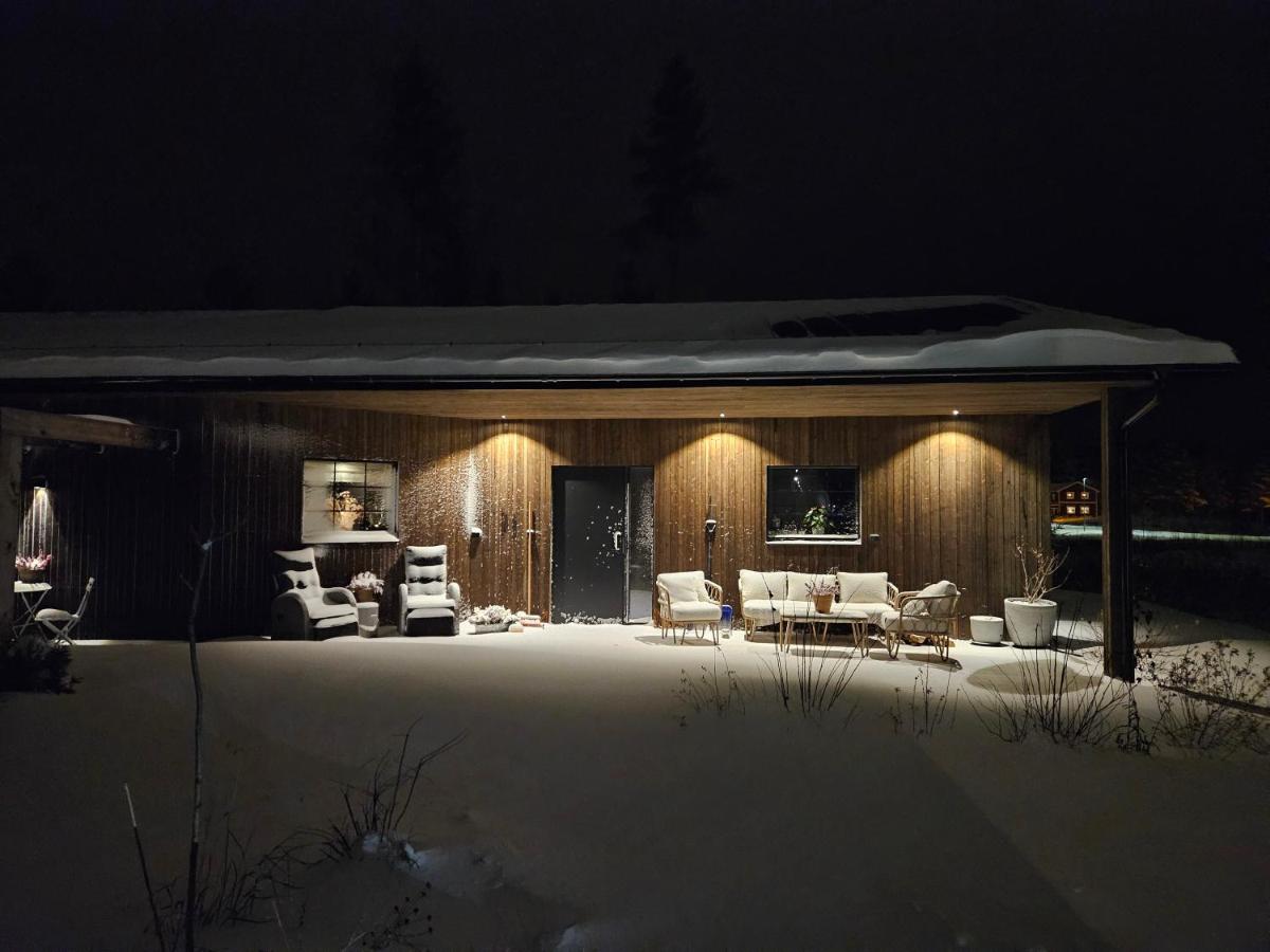 Egen del av modern villa i Kåge - B&B