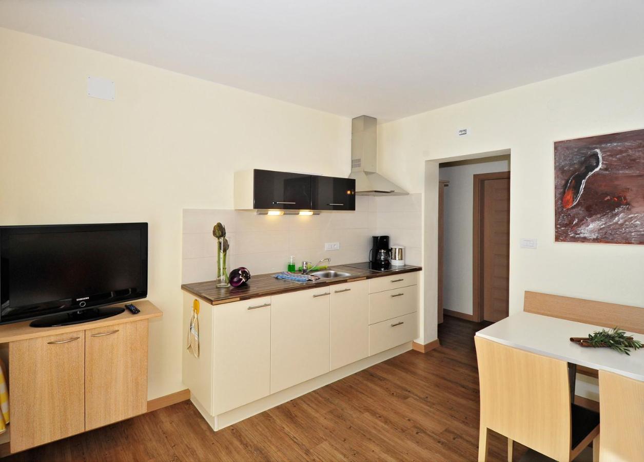 One-Bedroom Apartment with Balcony - Annex