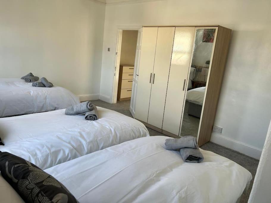Stylish Large comfortable 5 bedroom house - Ferienwohnung
