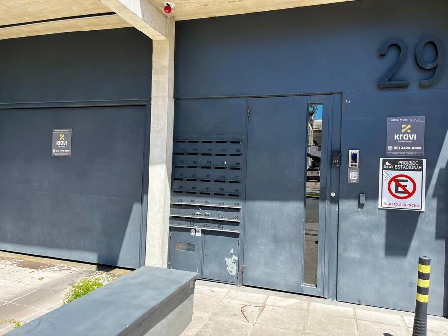 Estúdio novo, com garagem, em ótima localização! - Ferienwohnung