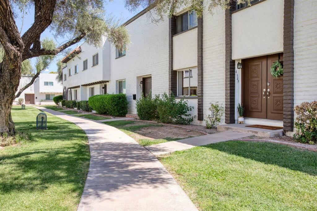 Scott Casa - Walkable to Old Town Scottsdale, vibrant space, inviting patio! - B&B