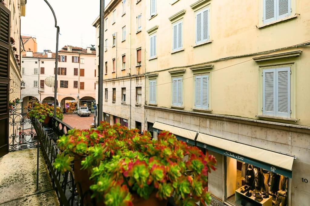 RELAX - Historic Center with 3 Bedrooms and Free ZTL Pass - Chambres d’hôtes Mantoue