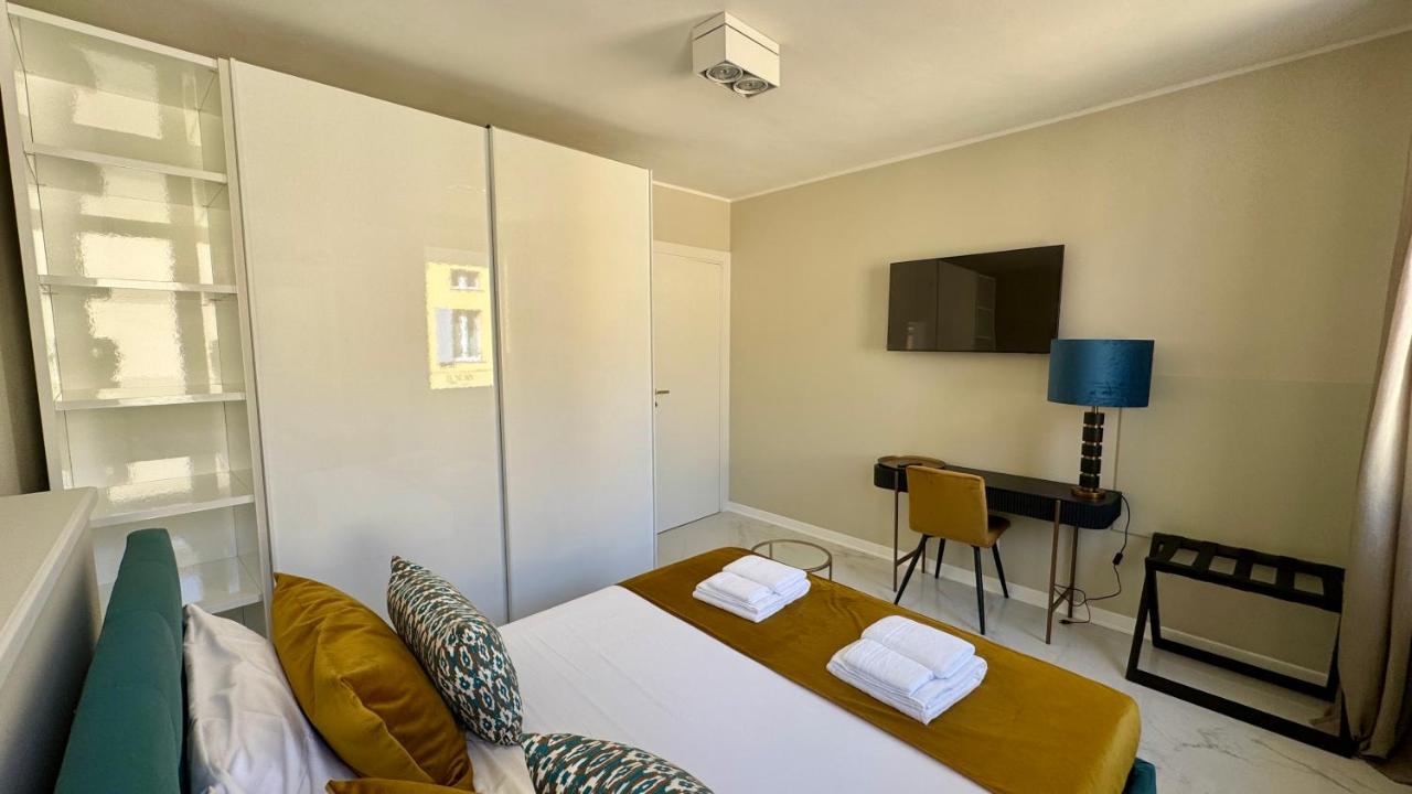 One-Bedroom Deluxe Apartment