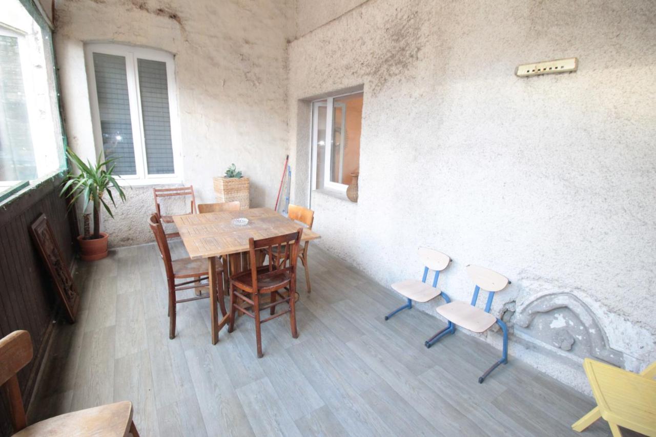 LOGEMENT NEUF "MEUSE" - HYPER CENTRE - PARKING PROCHE - PROCHE GARE - 4 CHAMBRES - TERRASSE COUVERTE - WIFI ! Géré par PrestaZen'Services - Chambres d’hôtes Verdun