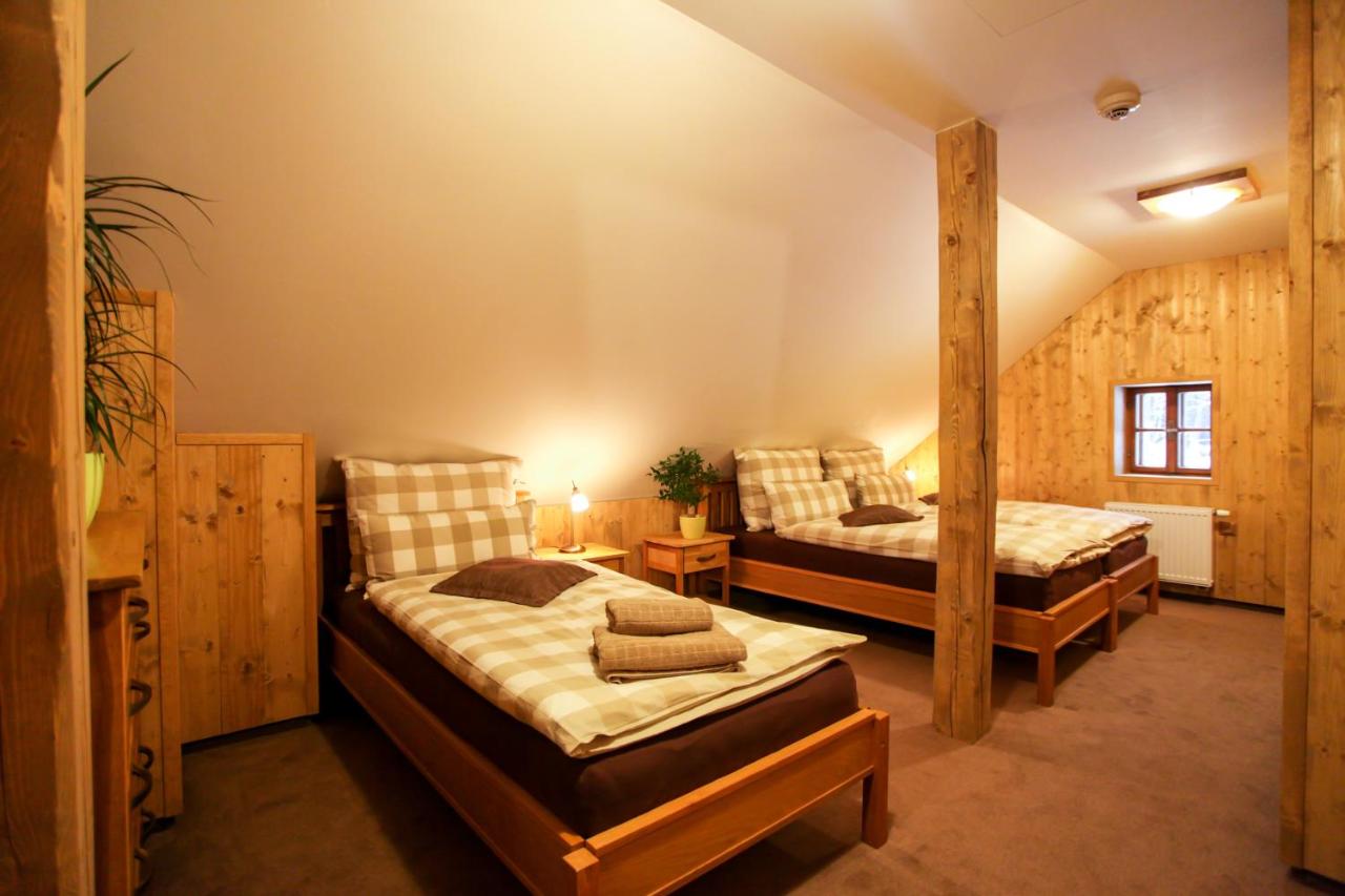 Deluxe Triple Room with Private Bathroom and Extra Bed
