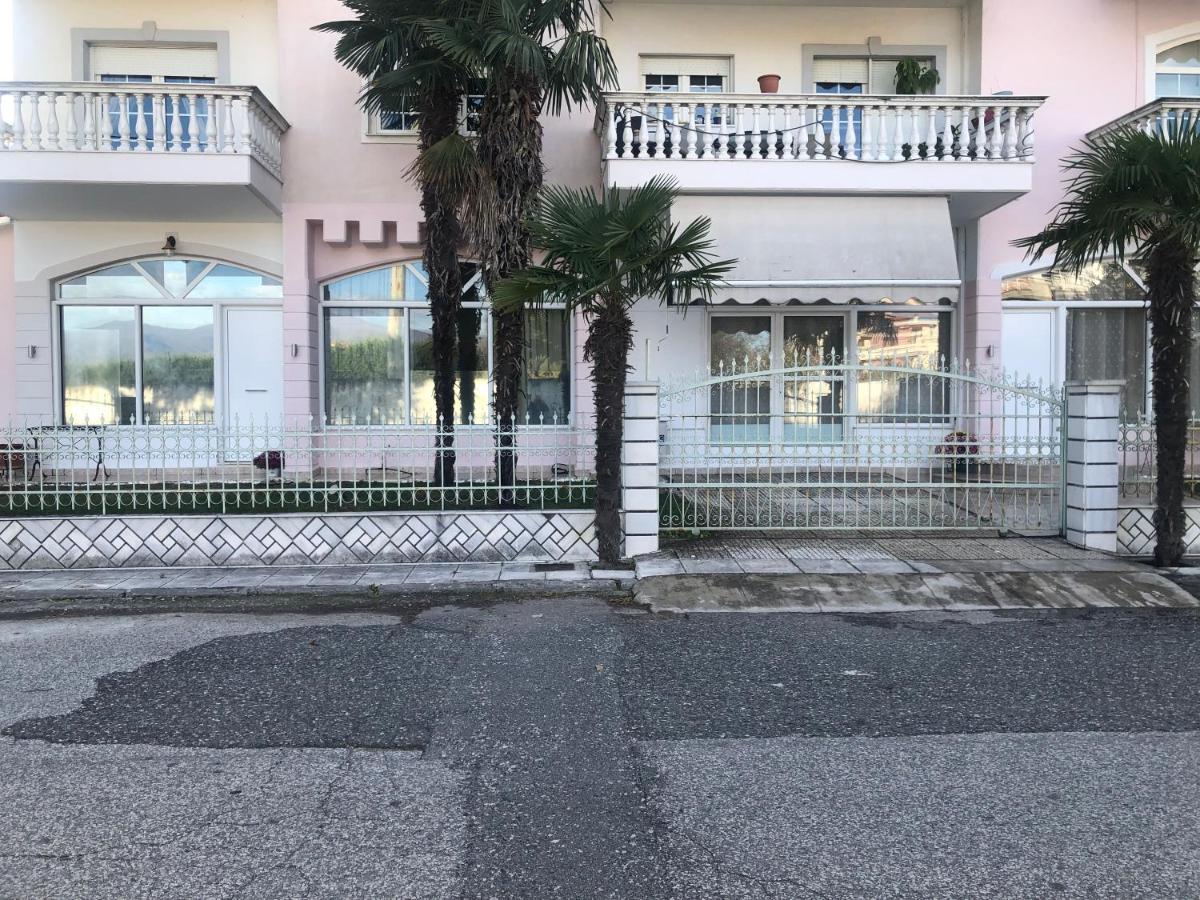 The sunny apartment Αριδαια-Λουτρά Ποζαρ - B&B Aridaía
