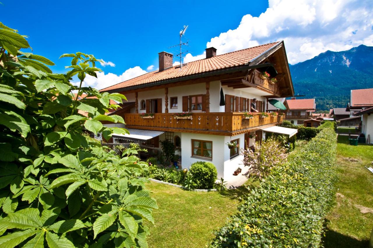 B&B Krün - Ferienhaus Andreas - Bed and Breakfast Krün