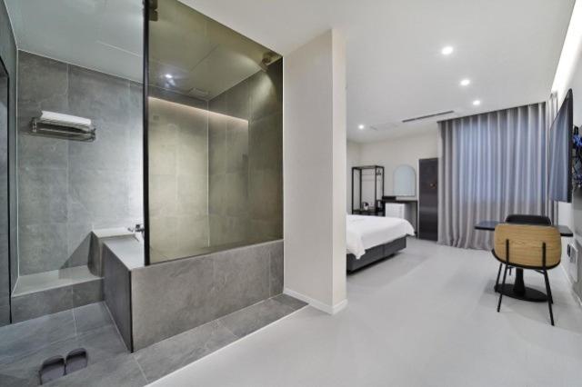 Double Room 4
