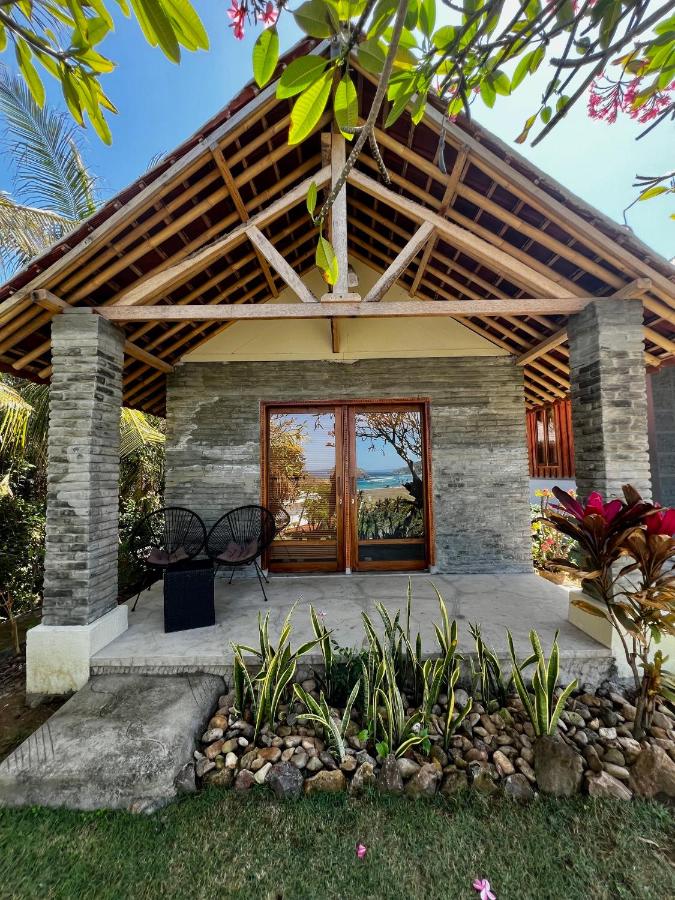 Are Guling Beach Bungalows - Chambres d’hôtes