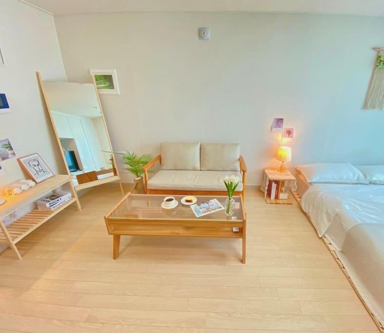One-Bedroom Apartment - Non-Smoking