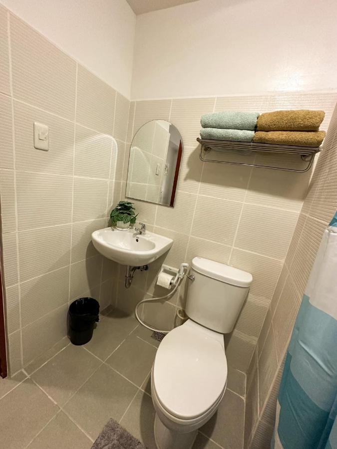 Studio Lit Queen-Size 