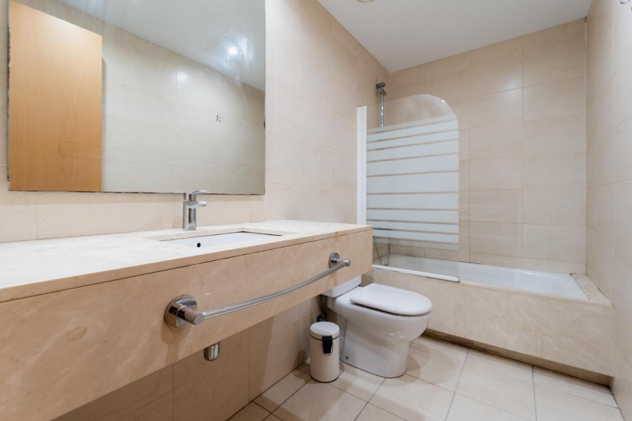 Near Ramblas apartment 3 room flat Min 32 days - B&B Barcellona