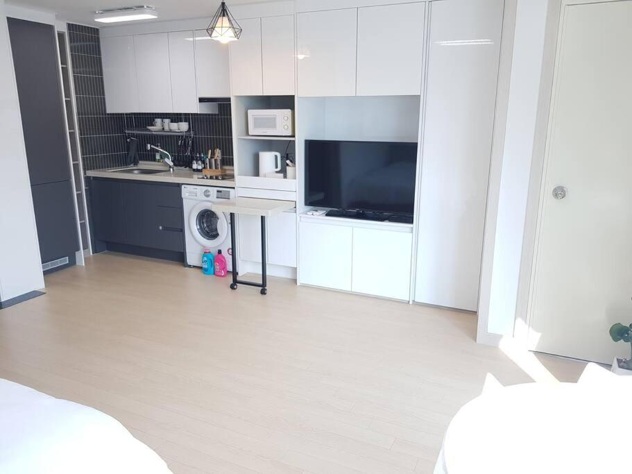One-Bedroom Apartment - Non-Smoking