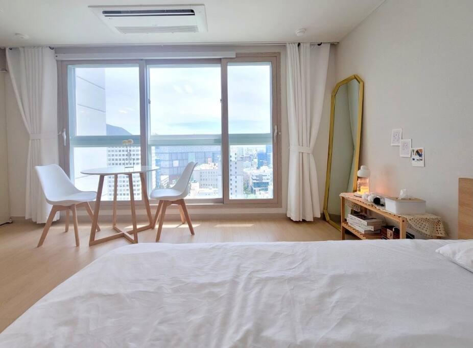 One-Bedroom Apartment - Non-Smoking