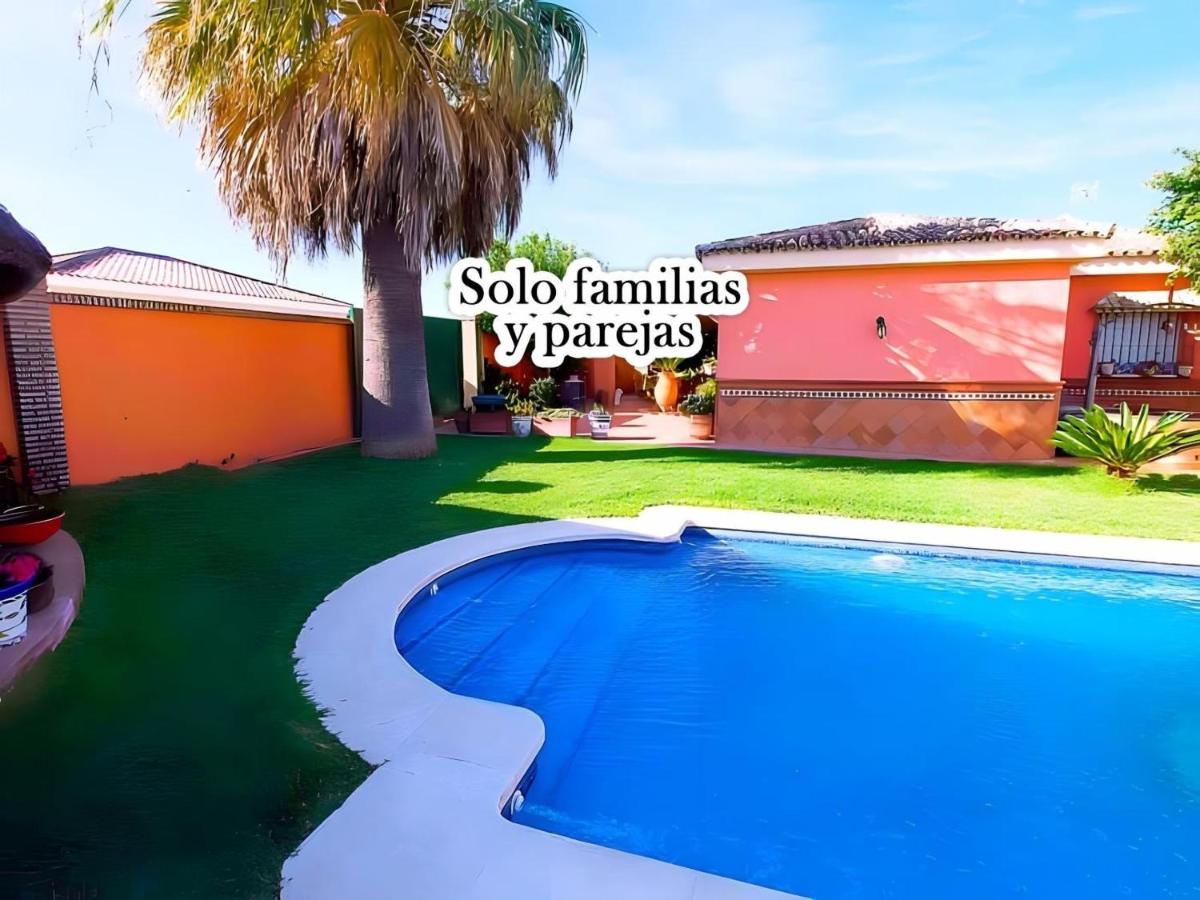 Chalet con Piscina Privada y Amplio Jardín en El Puerto de Santa María - Solo Familias y Parejas - B&B El Puerto de Santa María