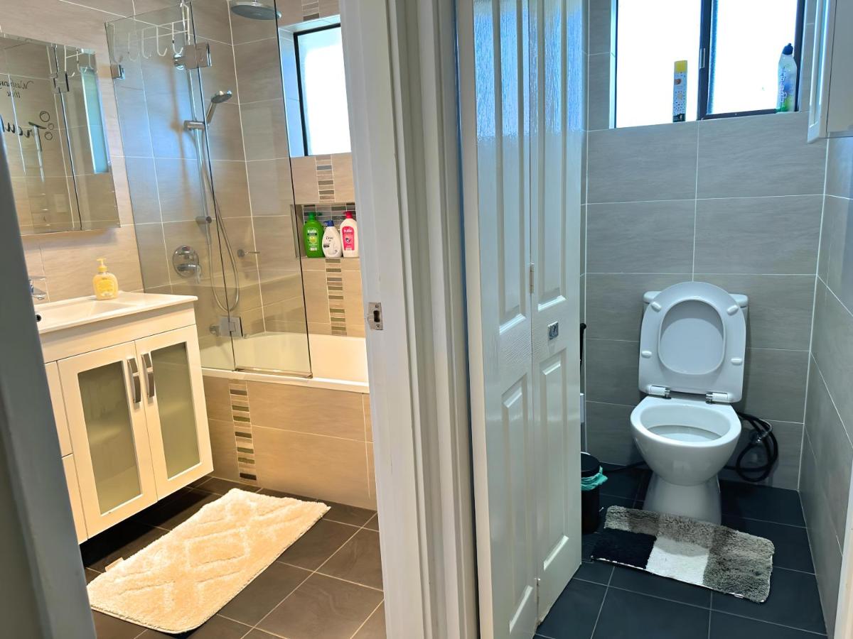 Nepean 4BR Retreat Near Hospital - Ferienwohnung Guyong West