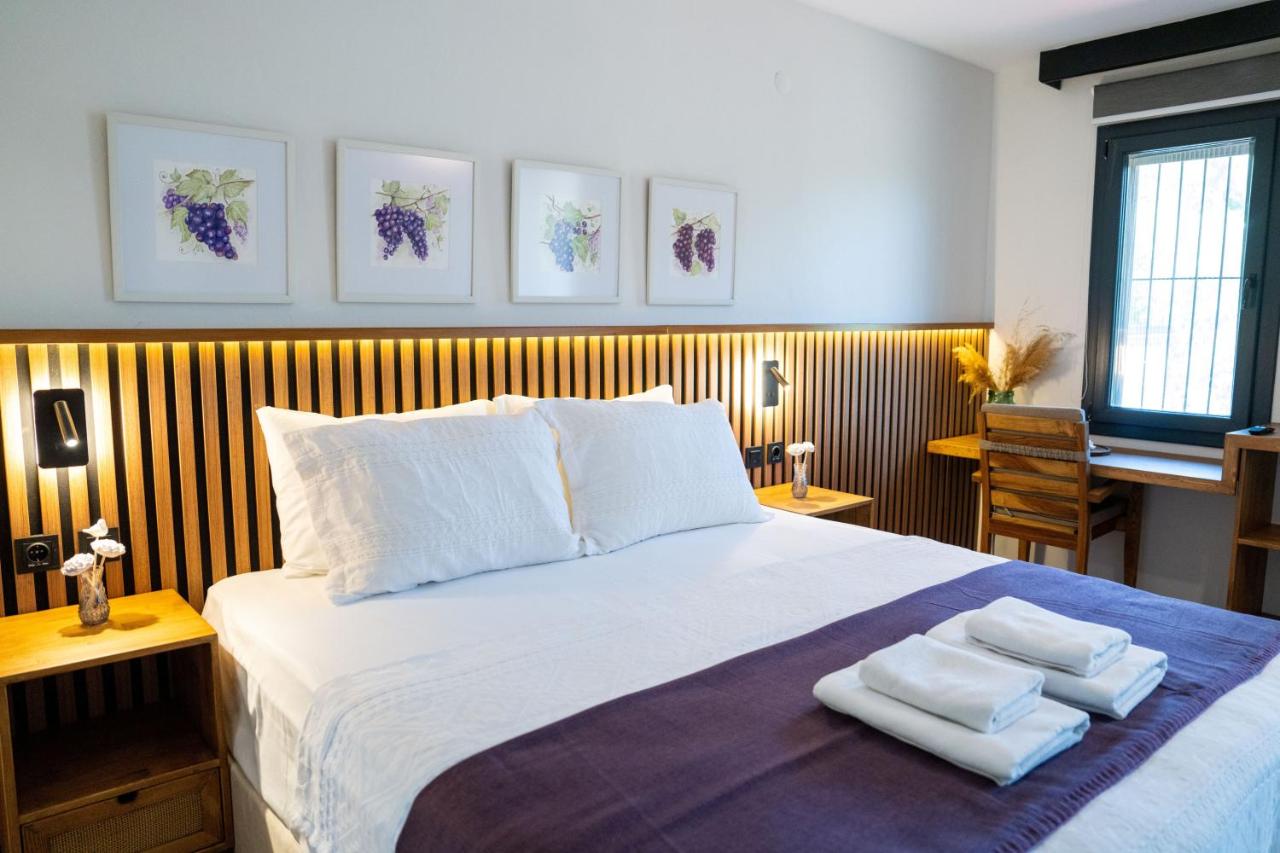 Deluxe Double Room (2 Adults + 1 Child)