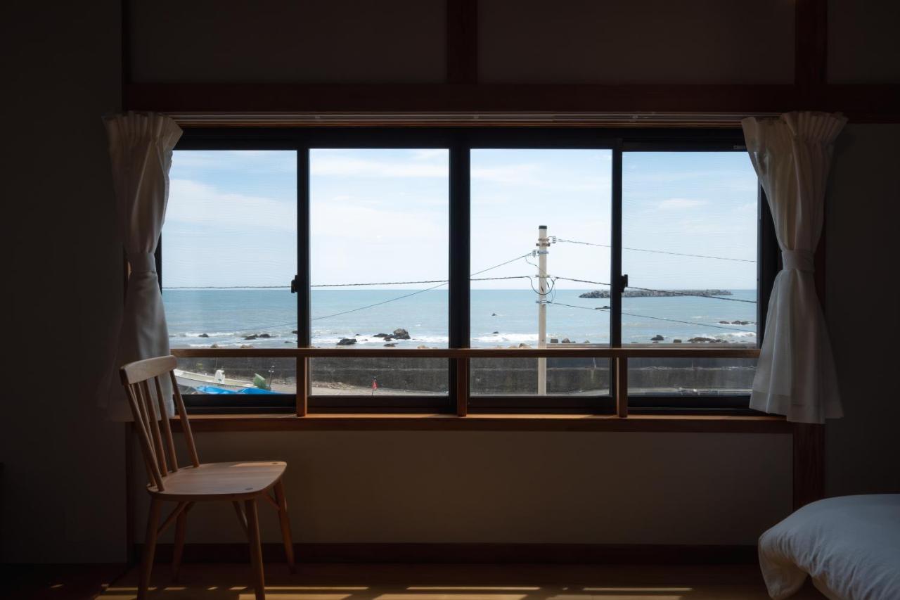 町に停泊する港のフロント moyai 舫 - B&B
