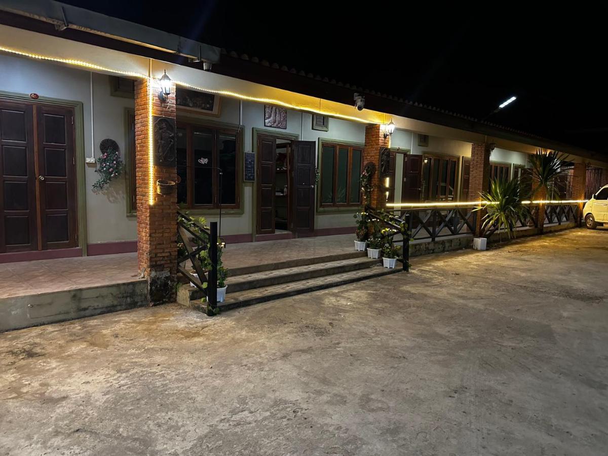 Happy Hotel - Bed and Breakfast Vang Vieng
