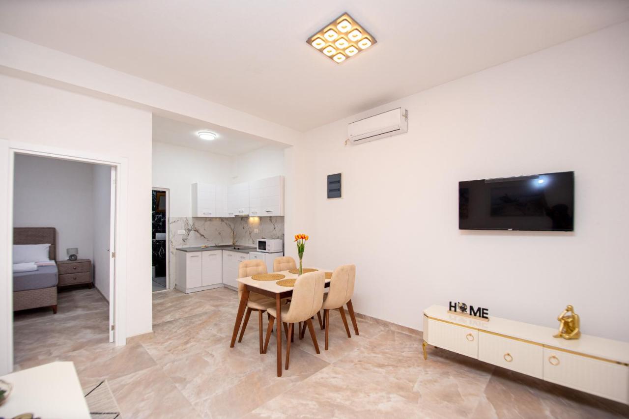 One-Bedroom Apartment with Pool View