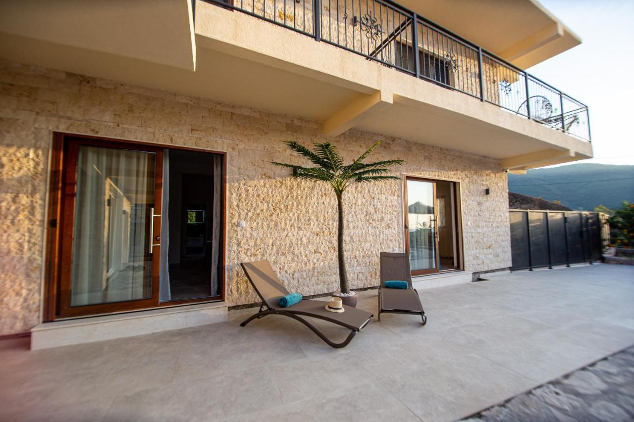 One-Bedroom Apartment with Pool View