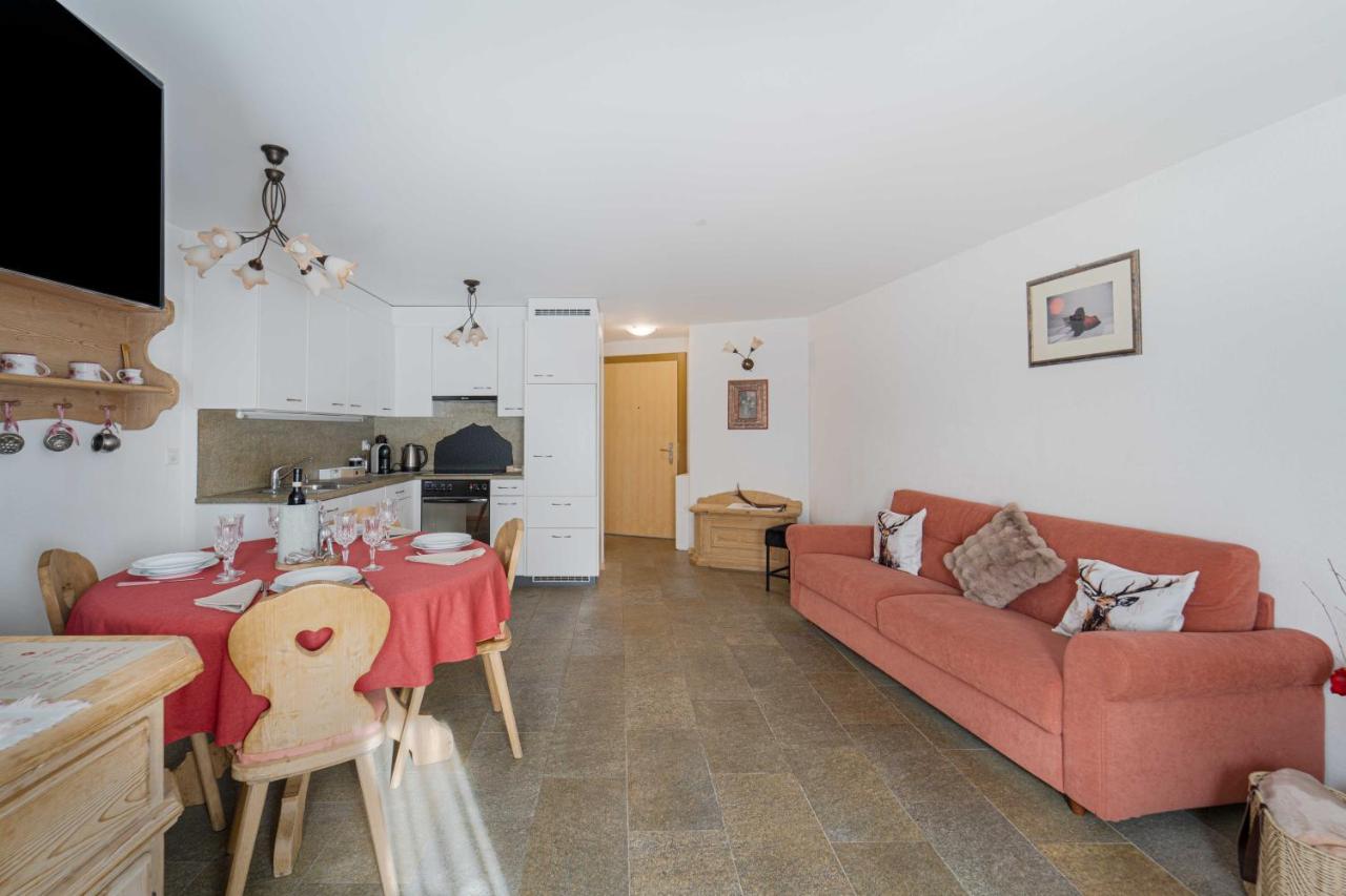 Apartment Chesa Erica 65m2 with private garden - Chambres d'hôtes Silvaplana