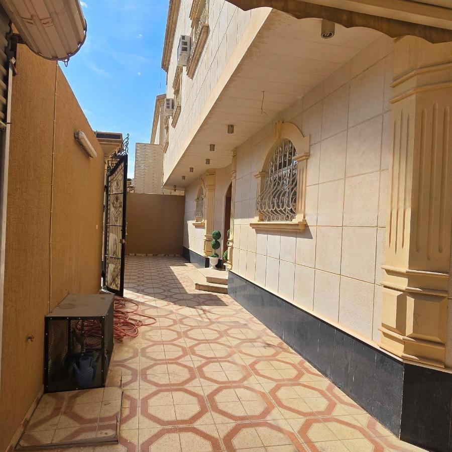 Al Hamra Family Villa فلة الحمراء العائلية - B&B Riyad
