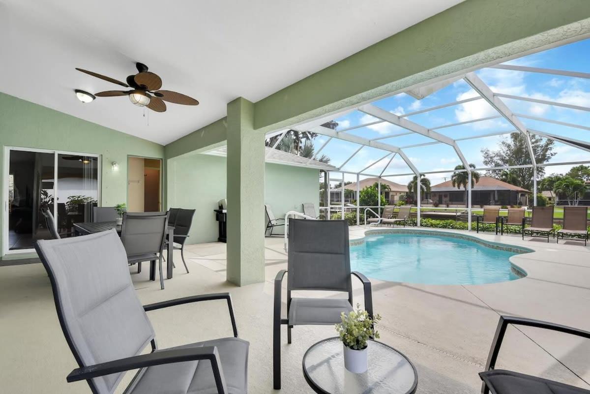 Sunshine Home Retreat Heated Pool on Canal - B&B Cape Coral